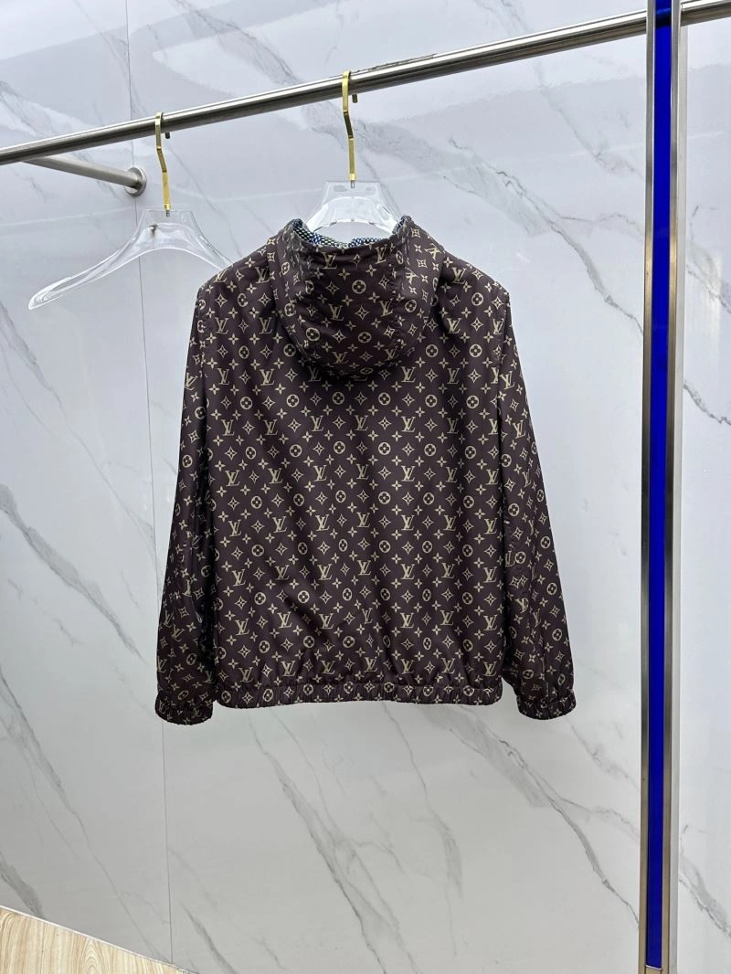 Versatile Louis Vuitton Outwear 136789
