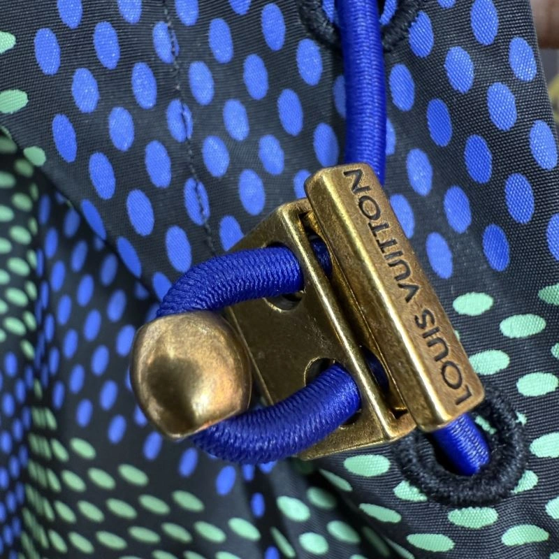 Louis Vuitton Outwear Bold 136772