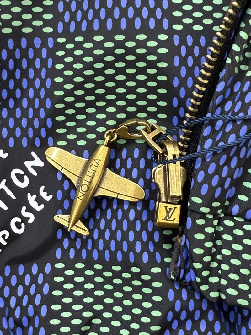 ZipUp Louis Vuitton Outwear 136777