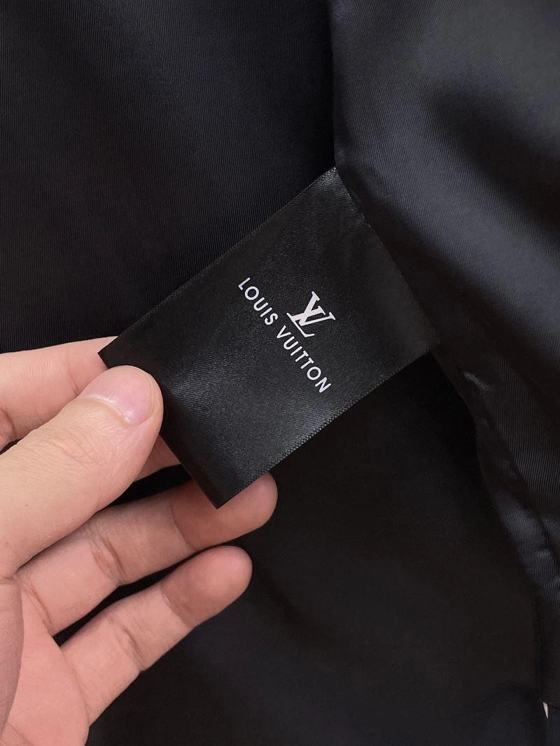 Breathable Louis Vuitton Outwear 136782