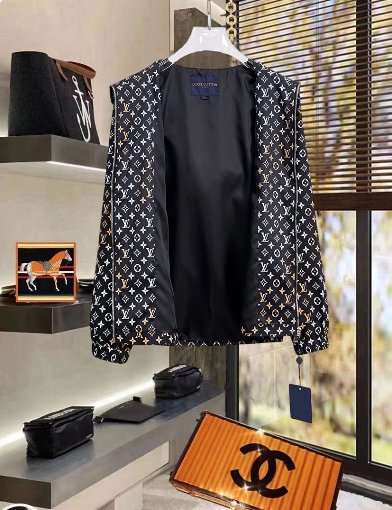 Breathable Louis Vuitton Outwear 136782