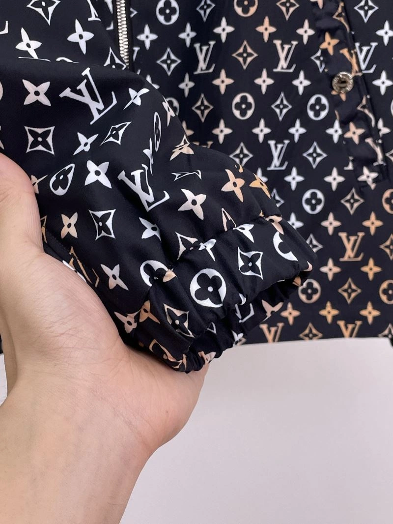 Breathable Louis Vuitton Outwear 136782