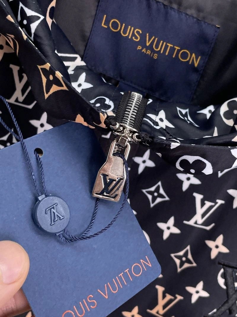Breathable Louis Vuitton Outwear 136782