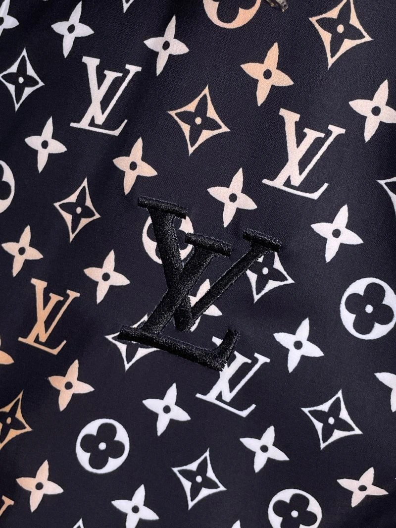 Breathable Louis Vuitton Outwear 136782