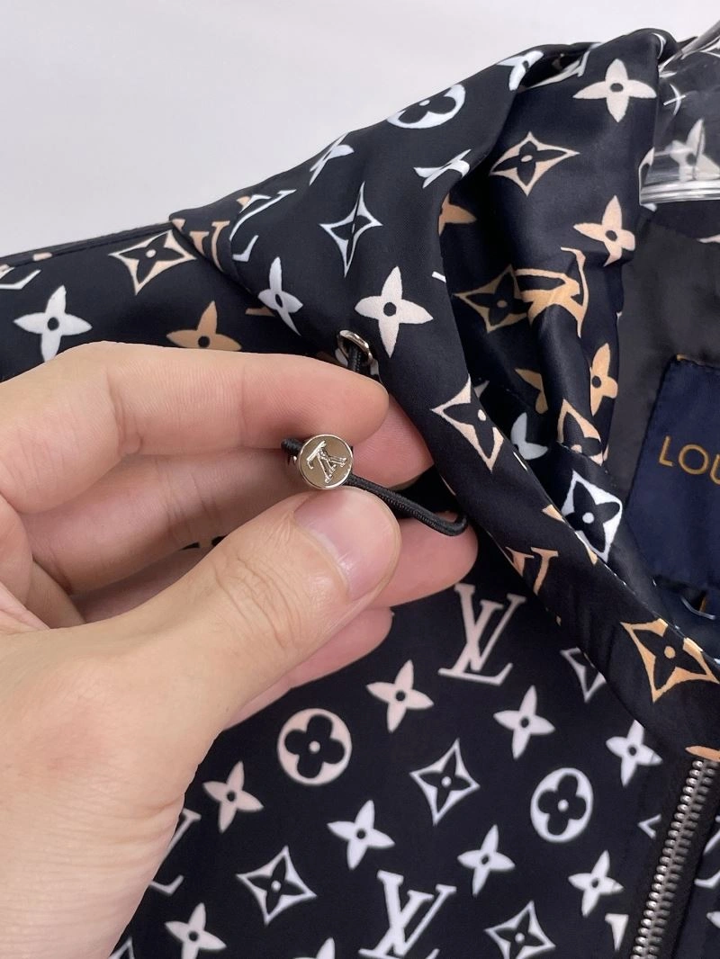 Breathable Louis Vuitton Outwear 136782