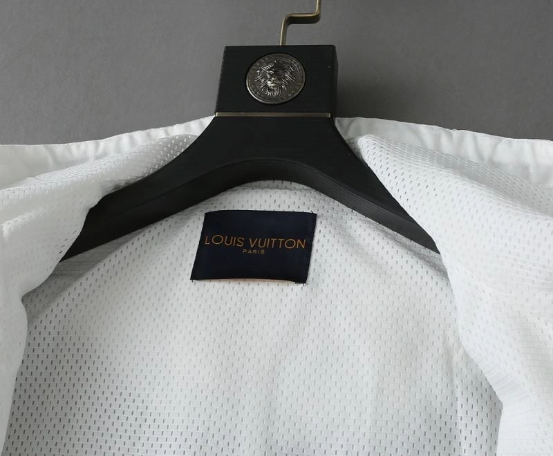 SmoothTexture Louis Vuitton Outwear 136764