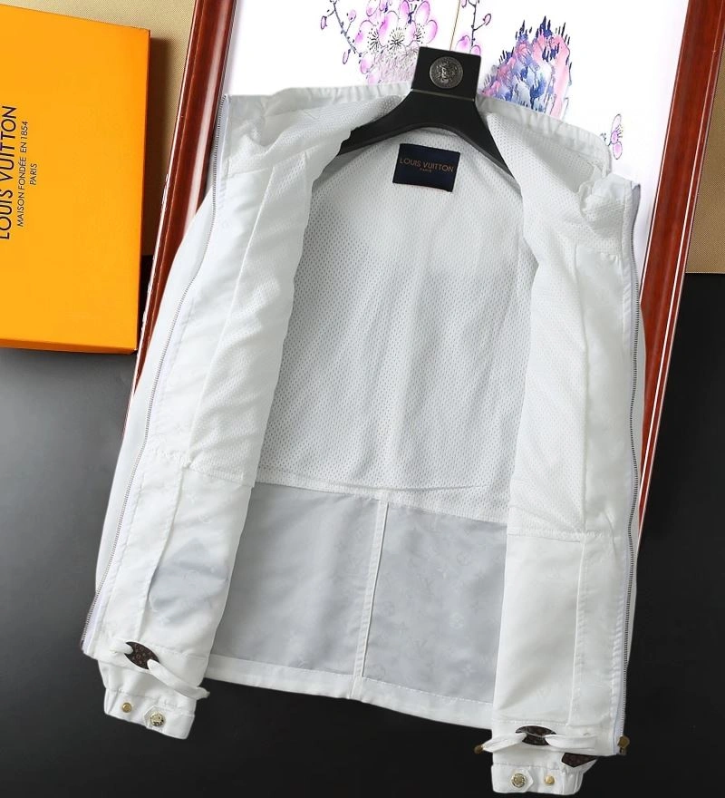 SmoothTexture Louis Vuitton Outwear 136764