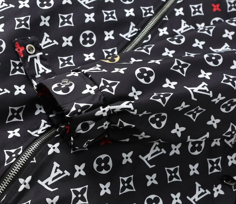 Refined Louis Vuitton Outwear 136763