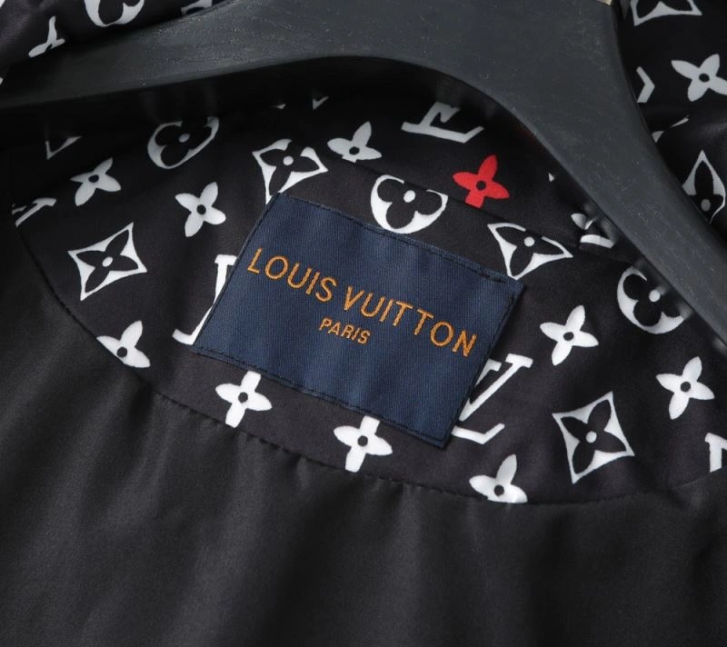 Refined Louis Vuitton Outwear 136763