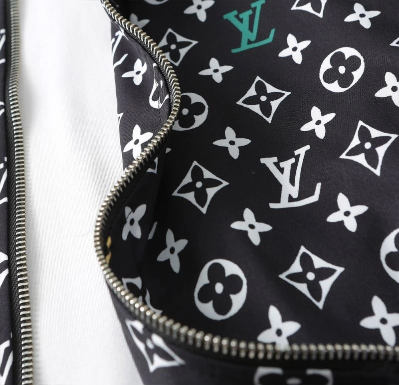 Refined Louis Vuitton Outwear 136763