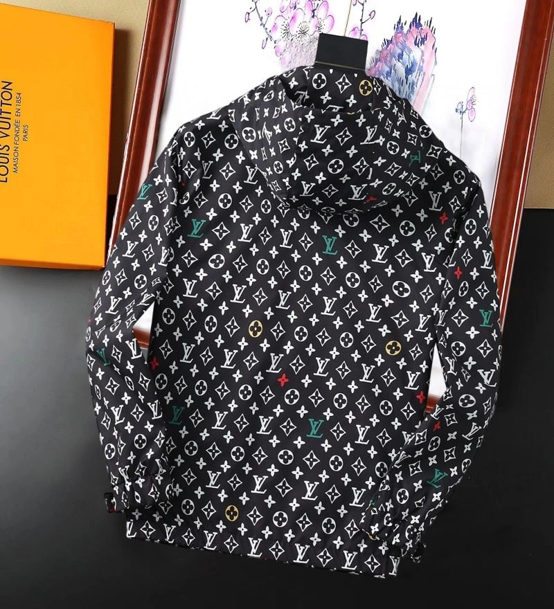 Refined Louis Vuitton Outwear 136763