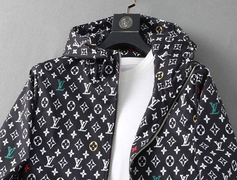 Refined Louis Vuitton Outwear 136763