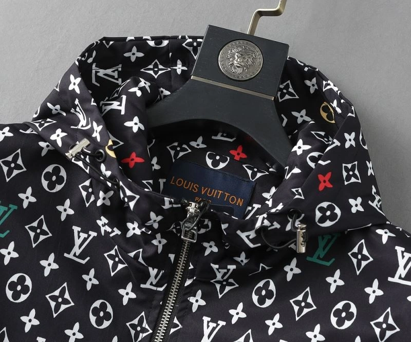 Refined Louis Vuitton Outwear 136763