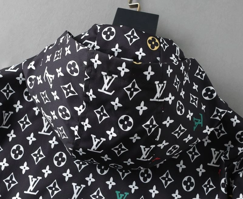 Refined Louis Vuitton Outwear 136763