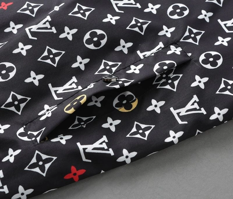 Refined Louis Vuitton Outwear 136763