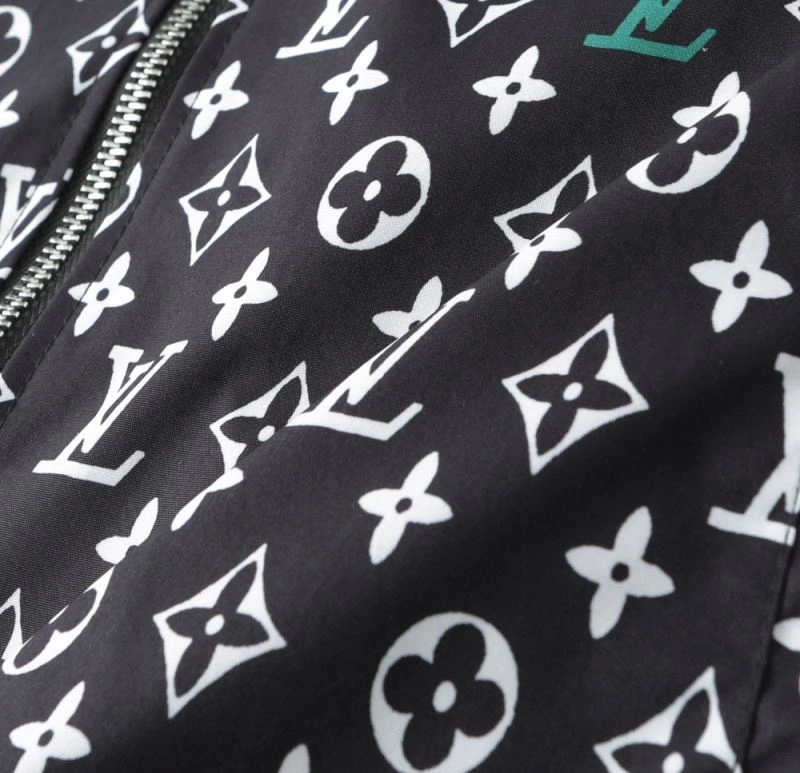 Refined Louis Vuitton Outwear 136763