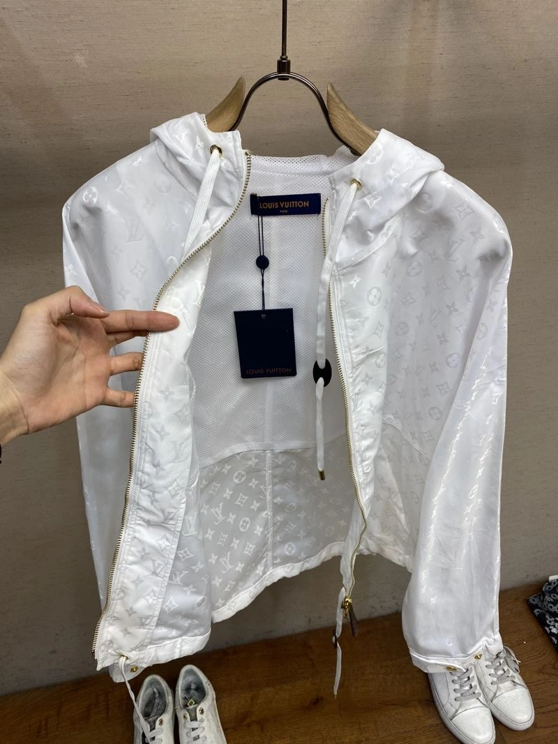 Louis Vuitton Outwear TimelessDesign 136761