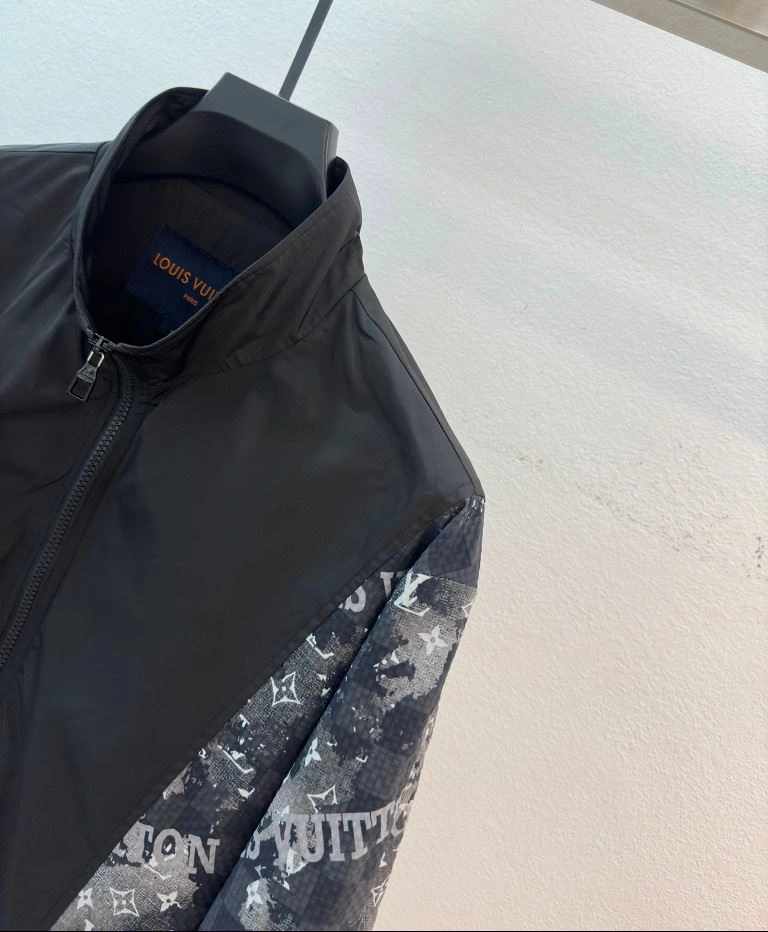Durable Louis Vuitton Outwear 136752