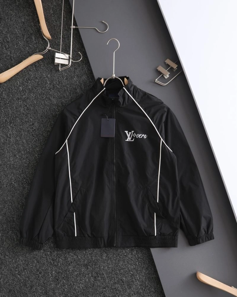 Modern Louis Vuitton Outwear 136754