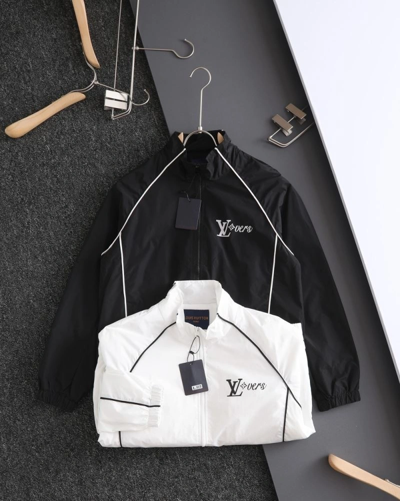 Modern Louis Vuitton Outwear 136754