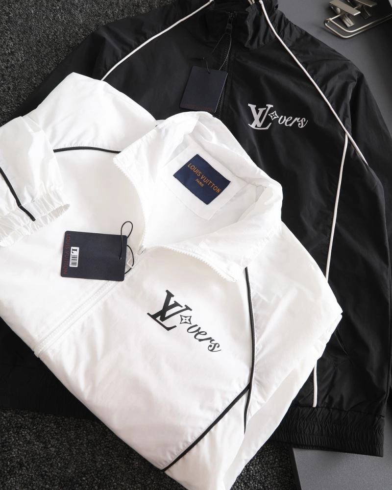 Modern Louis Vuitton Outwear 136754