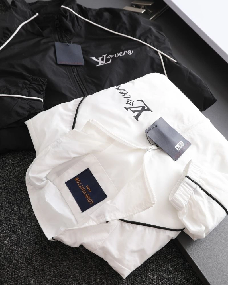 Modern Louis Vuitton Outwear 136754
