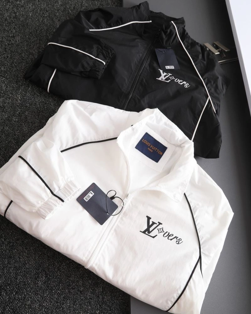 Modern Louis Vuitton Outwear 136754