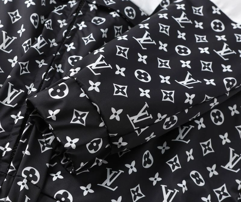 WellDesigned Louis Vuitton Outwear 136755