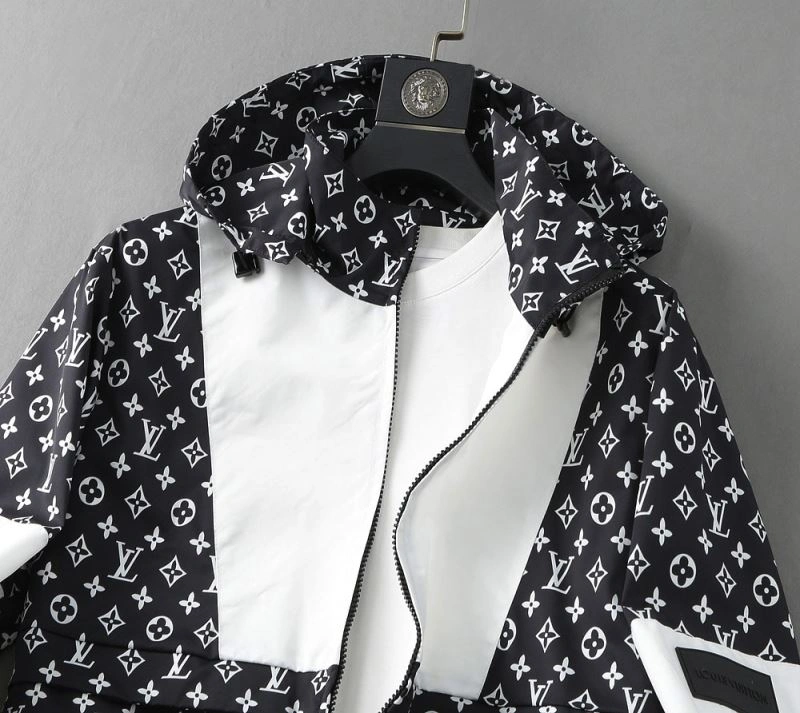 WellDesigned Louis Vuitton Outwear 136755