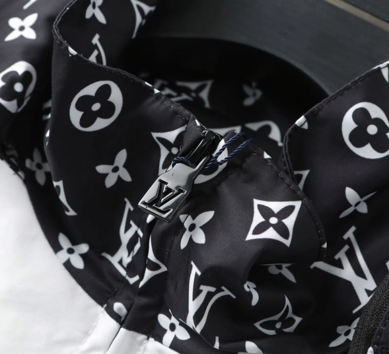 WellDesigned Louis Vuitton Outwear 136755