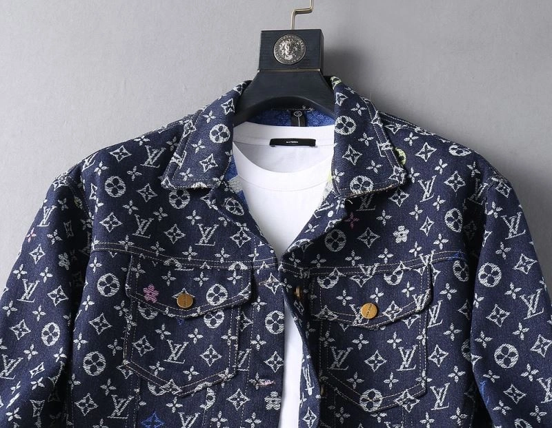 Sleek Louis Vuitton Outwear 136734