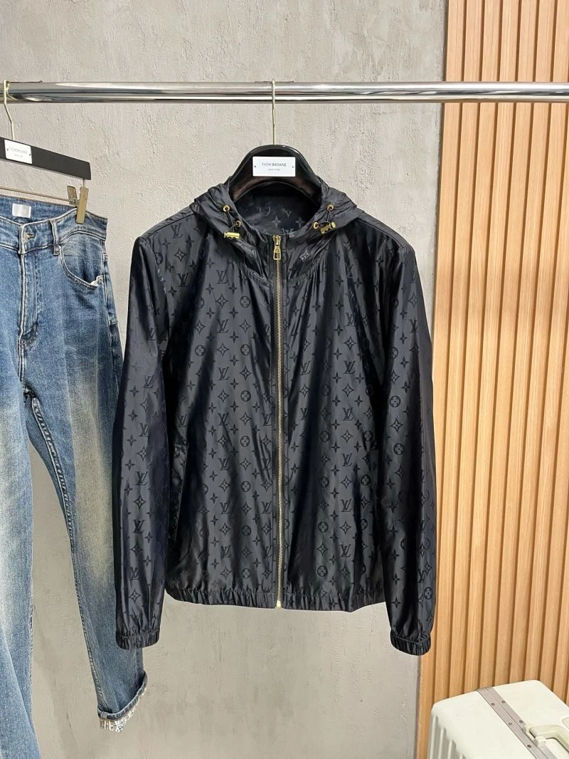 Lightweight Louis Vuitton Outwear 136746