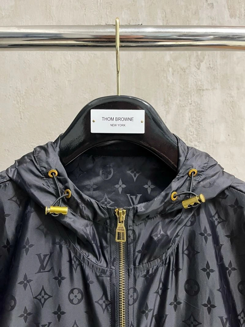 Lightweight Louis Vuitton Outwear 136746