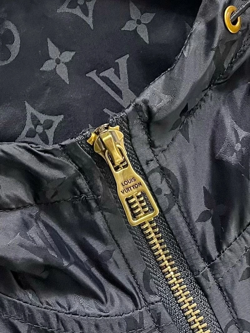 Lightweight Louis Vuitton Outwear 136746