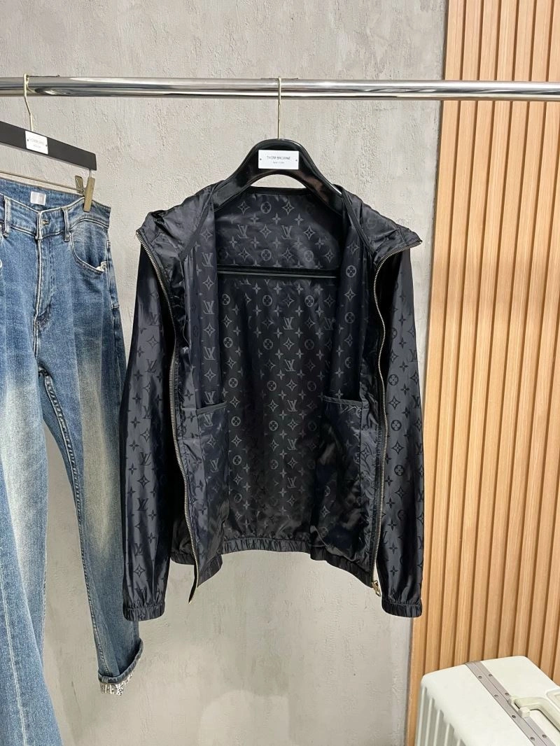 Lightweight Louis Vuitton Outwear 136746