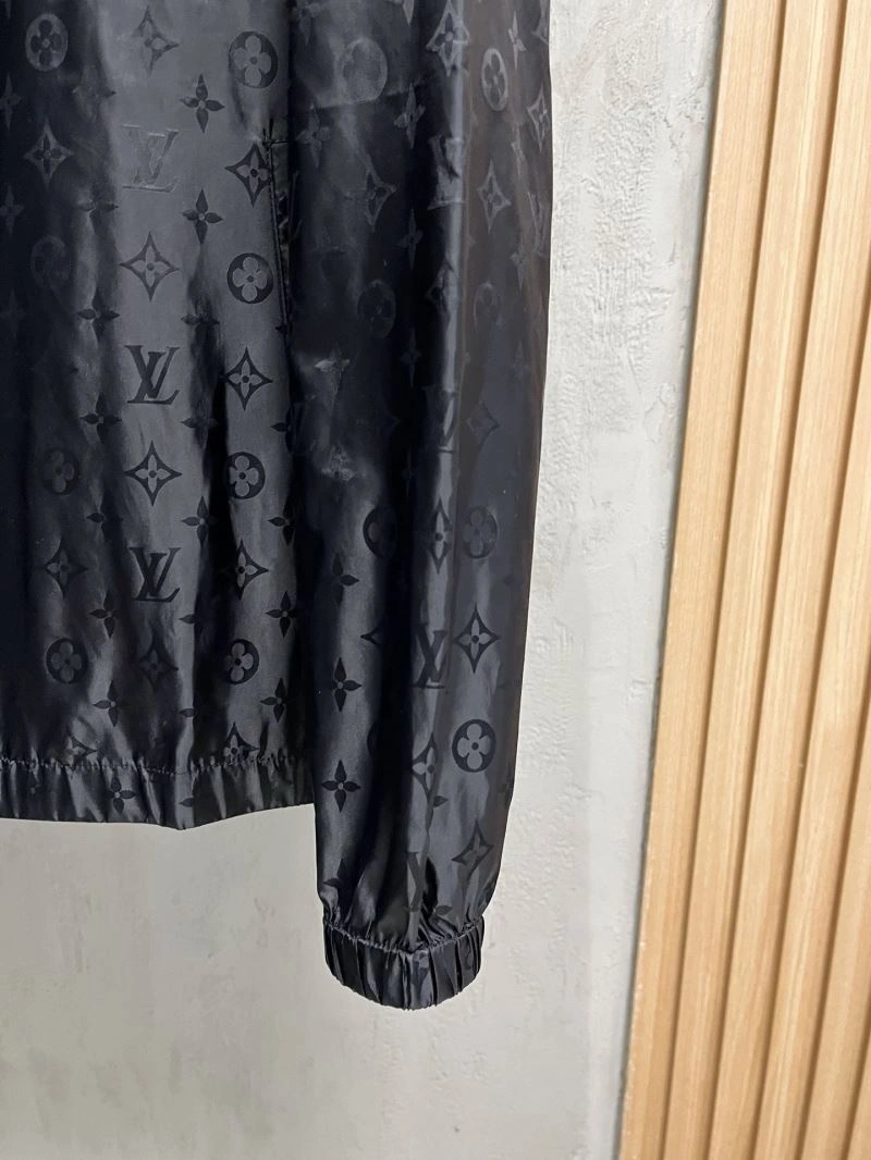 Lightweight Louis Vuitton Outwear 136746