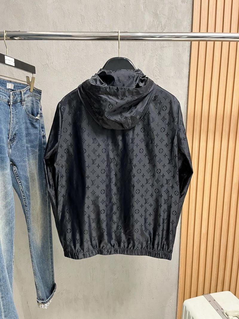 Lightweight Louis Vuitton Outwear 136746