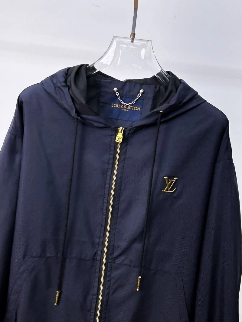 ComfortFit Louis Vuitton Outwear 136749