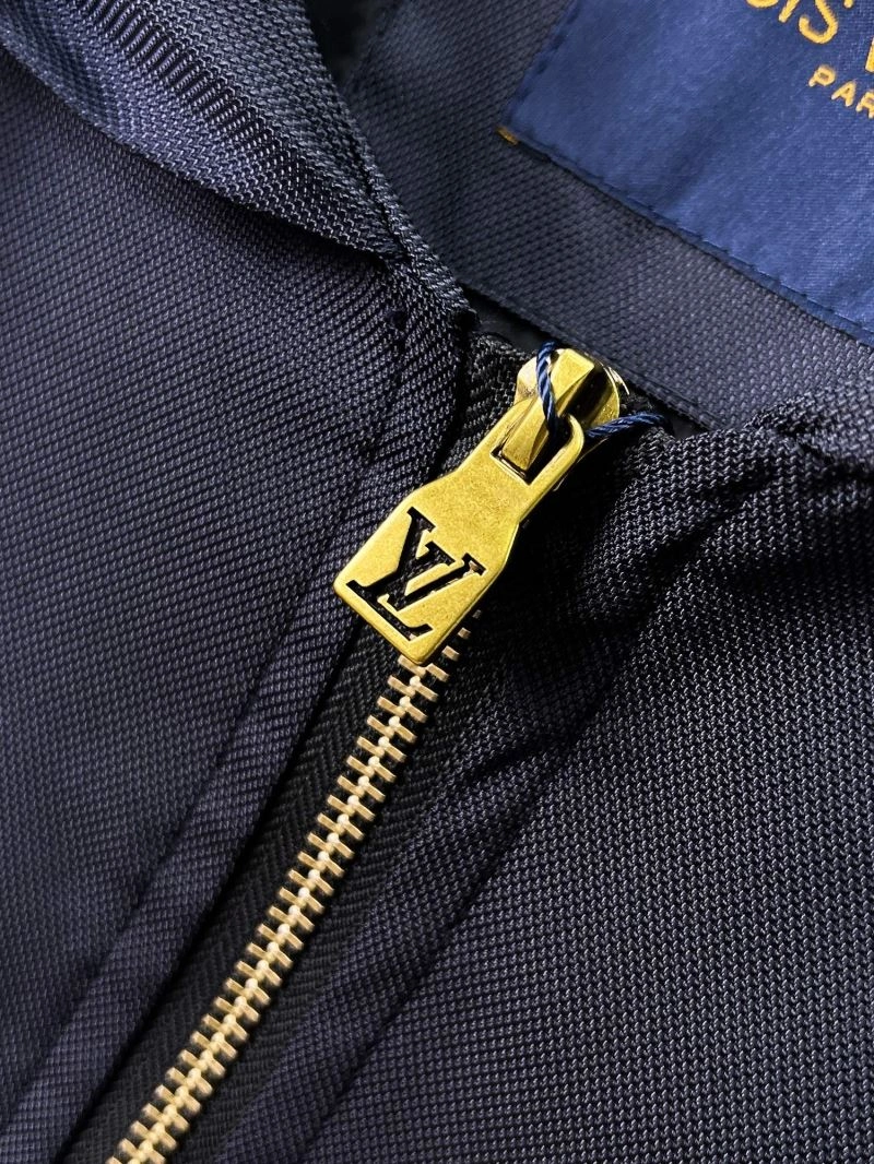 ComfortFit Louis Vuitton Outwear 136749