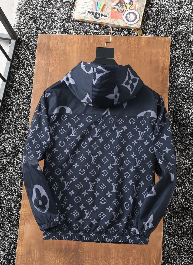 AllSeason Louis Vuitton Outwear 136744