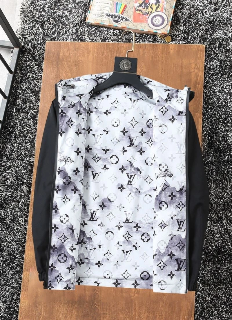 Louis Vuitton Outwear Sporty 136731