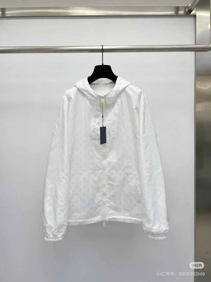 Lightweight Louis Vuitton Outwear 136728