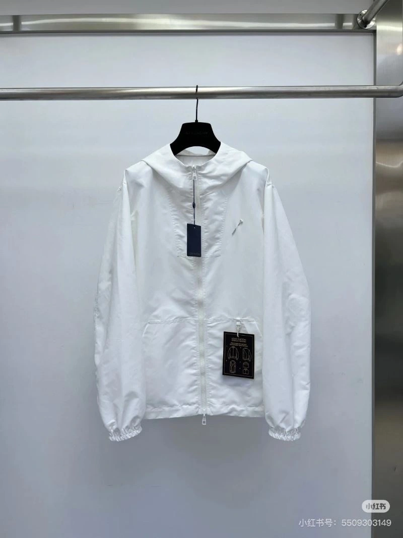 Lightweight Louis Vuitton Outwear 136728