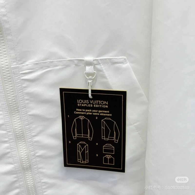 Lightweight Louis Vuitton Outwear 136728