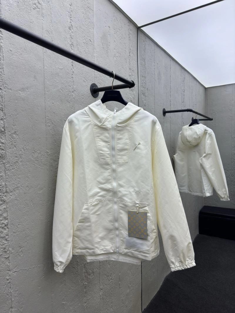 Resilient Louis Vuitton Outwear 136726