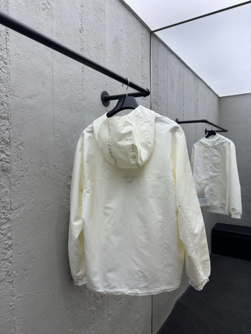 Resilient Louis Vuitton Outwear 136726