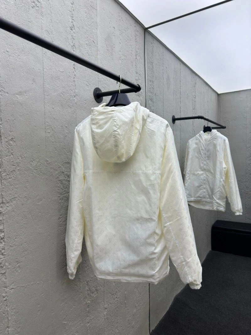 Resilient Louis Vuitton Outwear 136726