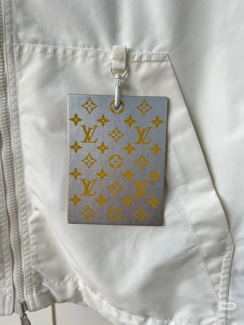 Refined Louis Vuitton Outwear 136729
