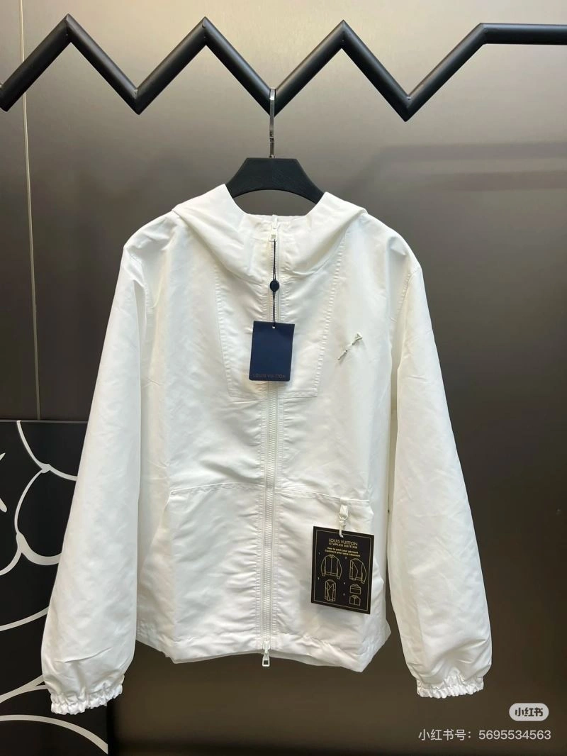 Refined Louis Vuitton Outwear 136729