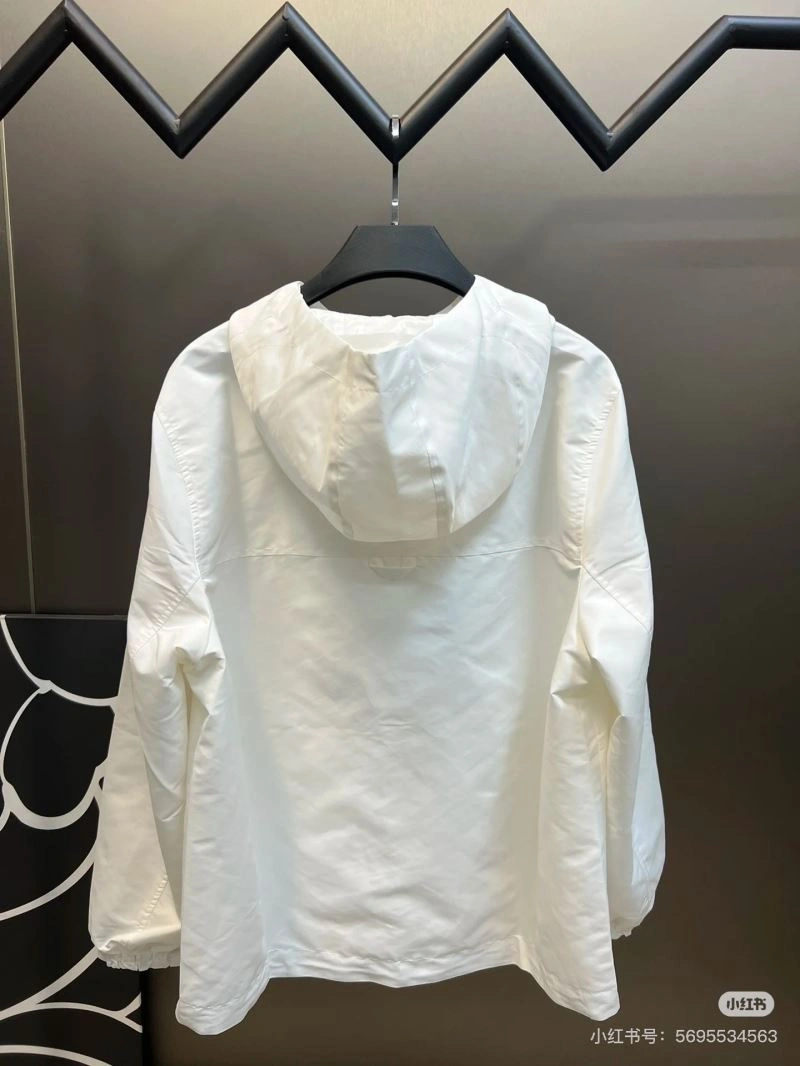 Refined Louis Vuitton Outwear 136729